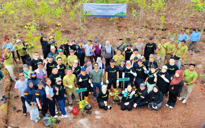 SFC, Sarawak Energy perhebat pemuliharaan alam tanam pokok