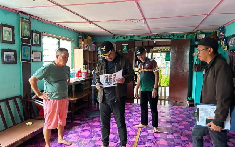 Dua keluarga tarik nafas lega rumah siap dibaiki sepenuhnya