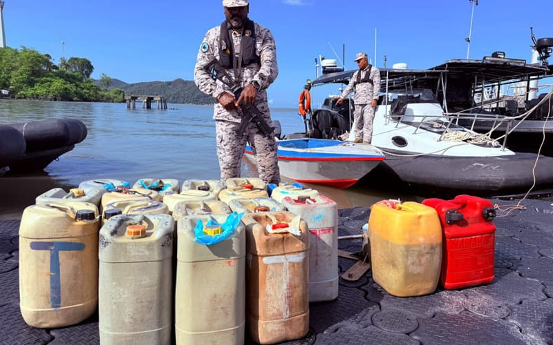 Maritim Sandakan patah cubaan seludup petrol subsidi di Sungai Sabine