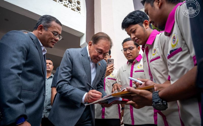 ‘Nak bahas saya atau Tabung Haji’ – Anwar persoal tindakan pembangkang