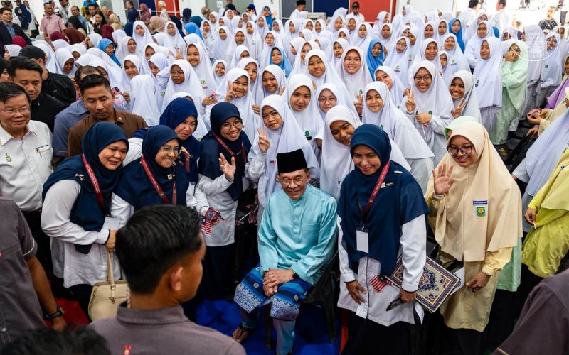 Anak-anak muda, bekerjalah bersama dan jadikan Malaysia negara hebat – Anwar