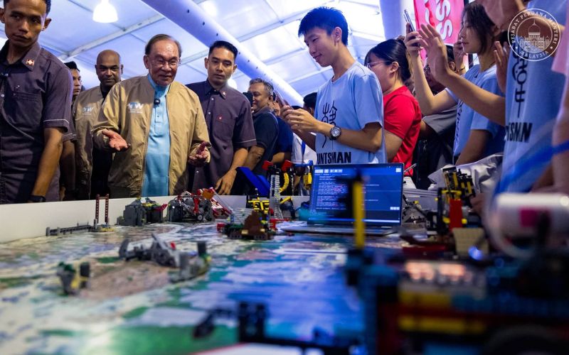 Anwar bayang pengumuman besar F1 Ahad ini, Sepang berpotensi kembali jadi tuan rumah