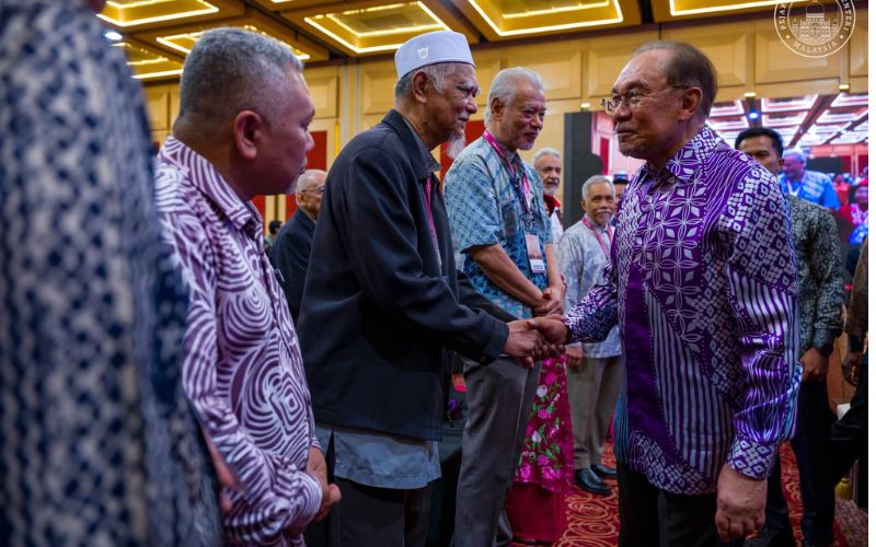 Ekonomi bukan matlamat akhir, pembangunan mesti angkat martabat rakyat – Anwar