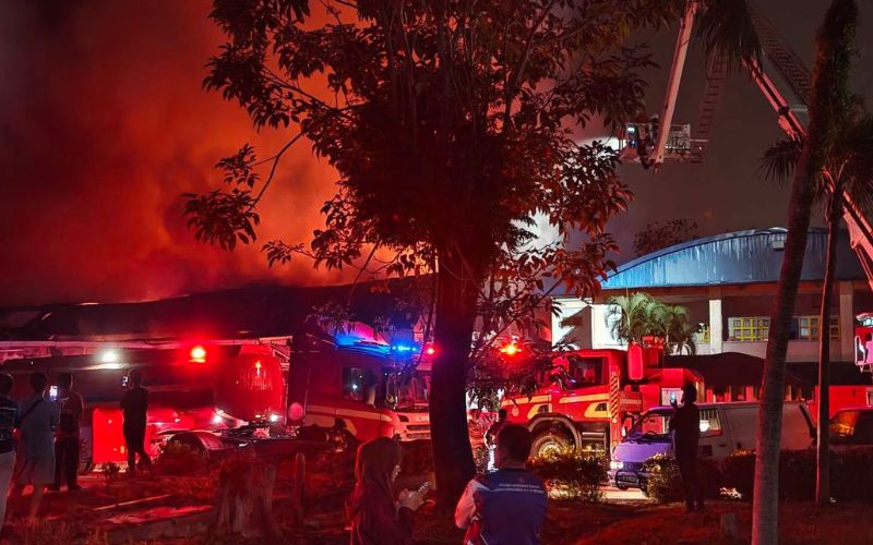 Bomba terus pantau Pasar Borong Selangor, pastikan tiada bara cetus kebakaran semula