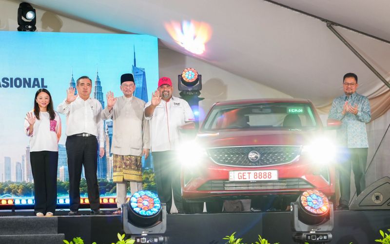 PROTON sokong program pembaharuan Teksi MADANI