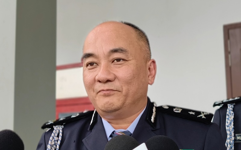 Lelaki ugut cederakan individu guna pedang direman