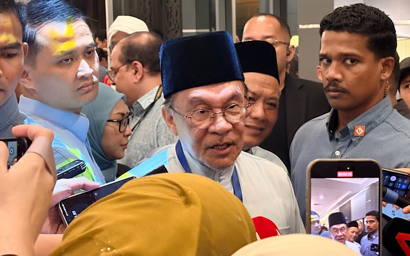 Anwar nafi hubungan dengan Zahid retak