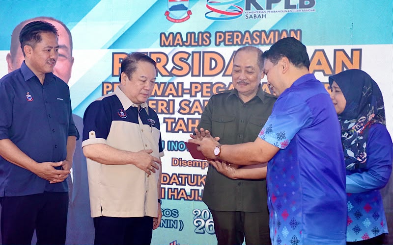 Pegawai Daerah perlu proaktif, berani ambil pendekatan baharu – Hajiji