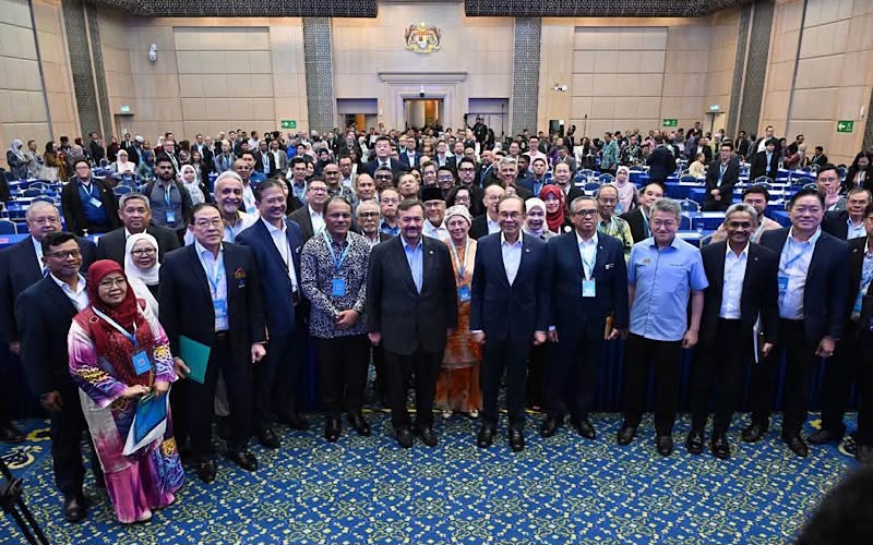 Kestabilan politik perlu dipelihara demi keyakinan pelabur – Anwar