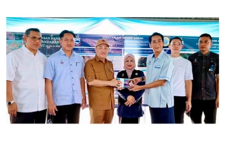 Hajiji sampaikan bantuan YKS RM30,600 pada 102 KIR terjejas banjir