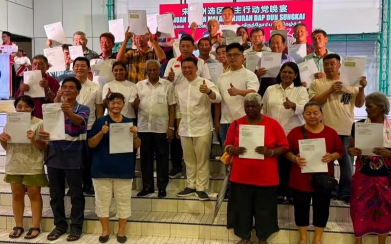 Penantian 40 tahun berakhir, 120 keluarga miliki geran tanah