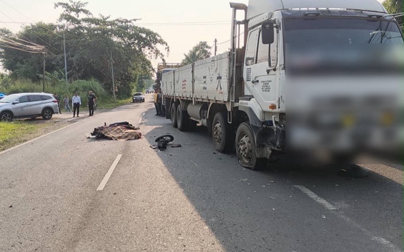 Kelindan lori maut, motosikal rempuh lori rigid