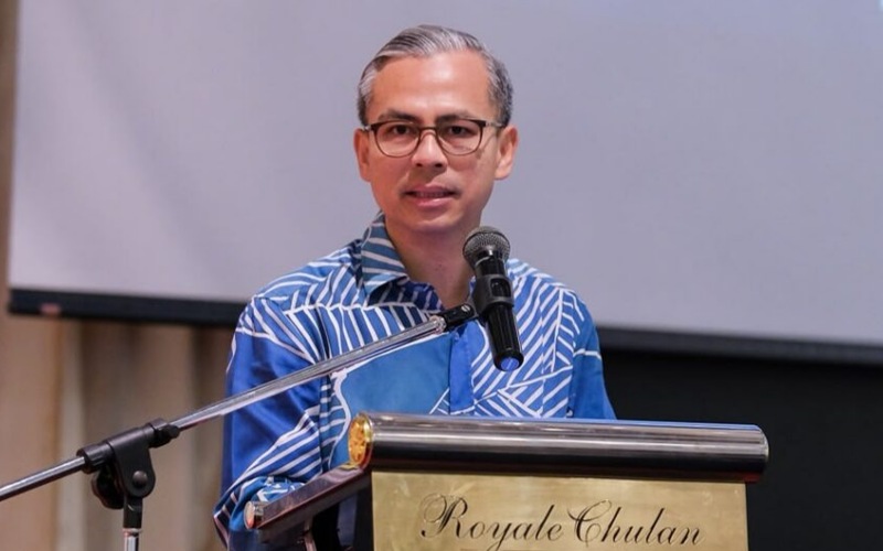 Syarikat telco diminta jelaskan isu ratusan nombor atas satu nama – Fahmi