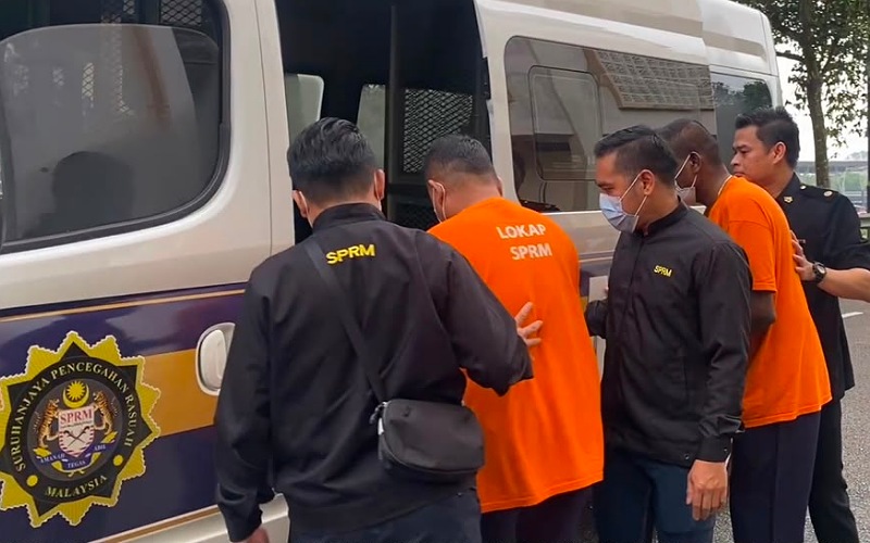 Dua polis peronda ditahan terima rasuah RM14,000