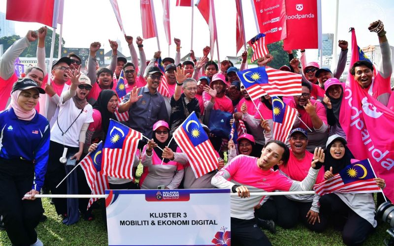 1,859 peserta sertai perarakan komponen ekonomi sempena Hari Kebangsaan 2026