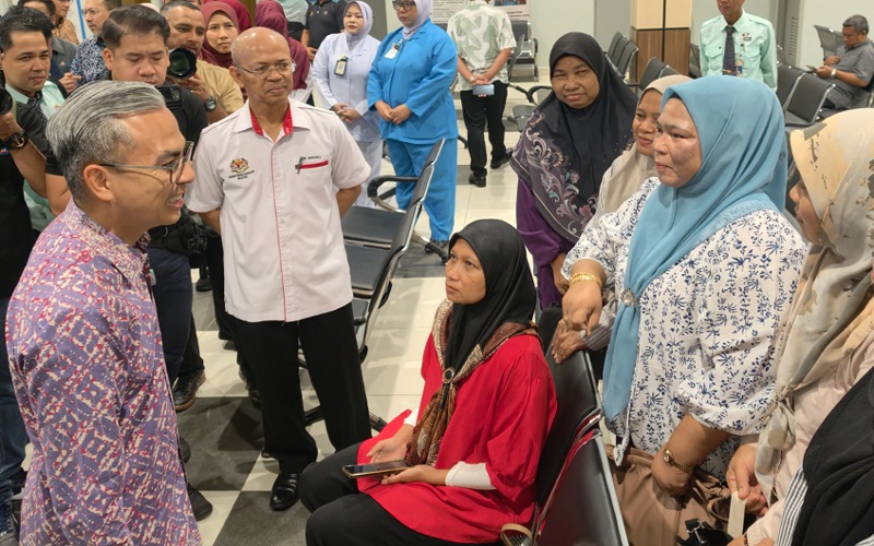 Kerajaan tanggung caj UMP mulai 1 Oktober