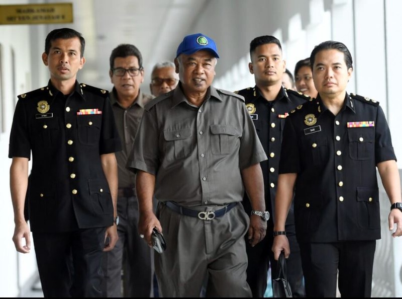 Bekas Pengarah Besar FELDA tidak mengaku perdaya penukaran hak milik tanah