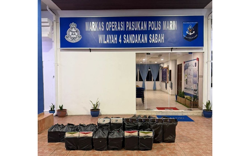 Marin Sandakan gagalkan penyeludupan rokok, rampas 97,800 batang bernilai RM131,700