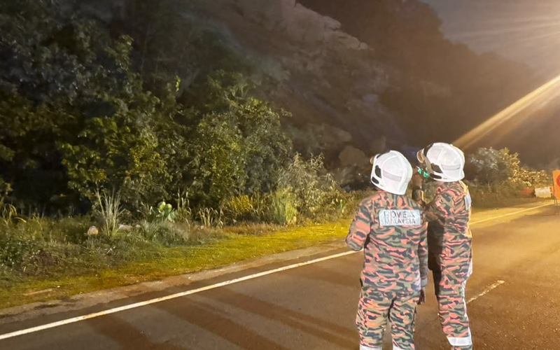Jalan Sim-Sim ditutup selepas tanah runtuh sepanjang 150 meter
