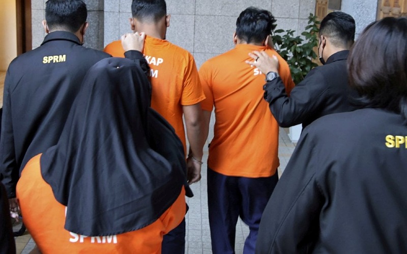 SPRM gantung baju oren OKS langkah matang, profesional – MCW