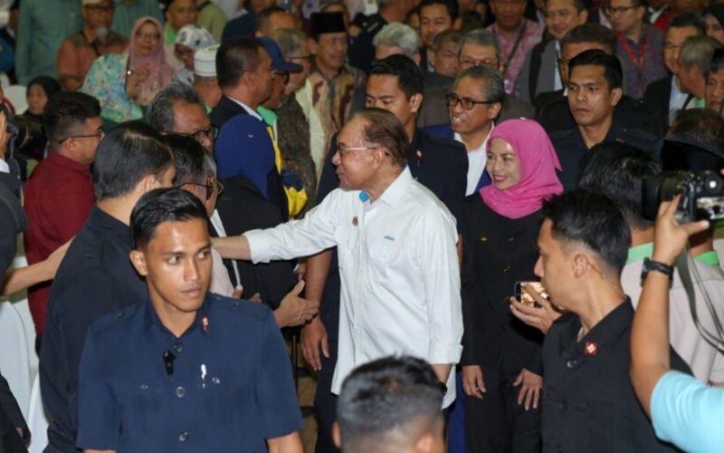 Penjawat awam diingatkan tidak sambil lewa, terus tingkat keberkesanan – PM