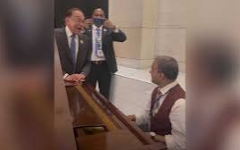 ‘Guru minta izin nyanyi kejap’, lagu Hindi klasik dendangan Anwar curi perhatian