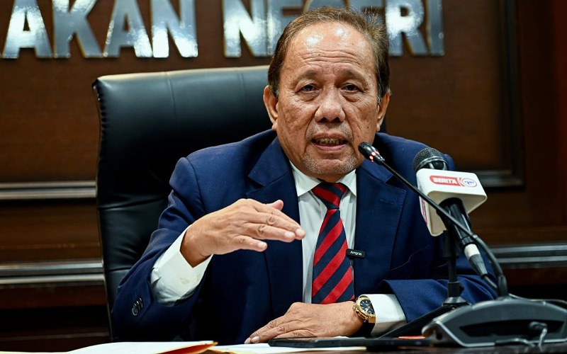 EXCO sebulat suara setuju proklamasi penurunan takhta Tuanku Muhriz –  Ismail