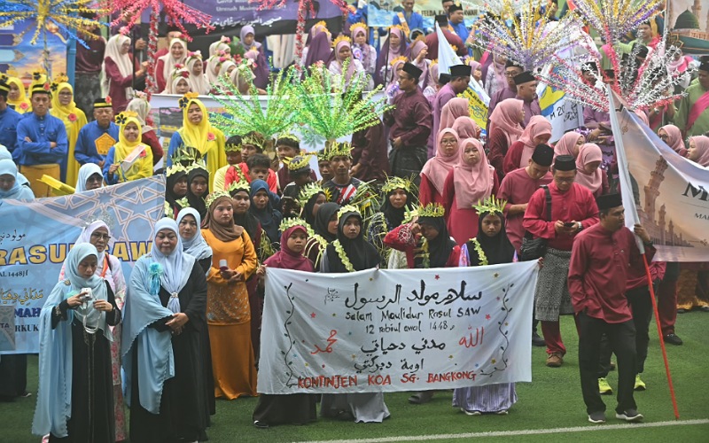 Kontinjen Orang Asli tampil memeriahkan sambutan Maulidur Rasul Jengka
