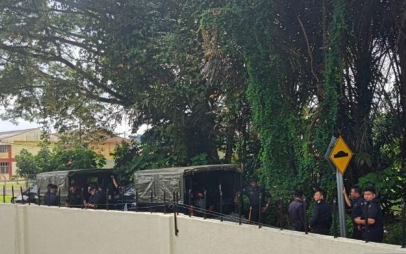 Kawalan polis diperketat di Balai Undang Sungai Ujong, media dihalang masuk
