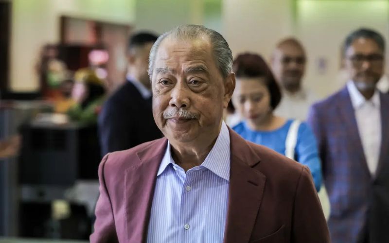 Mahkamah lepas, bebas Muhyiddin daripada empat pertuduhan RM200 juta