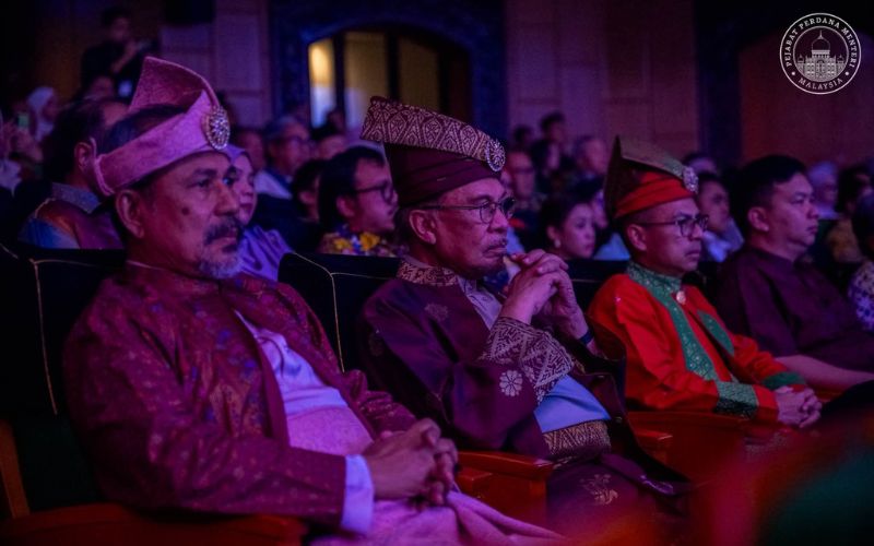 Anwar puji pementasan ‘Mansur dan Liu’, yakin karya seni tempatan mampu ke antarabangsa