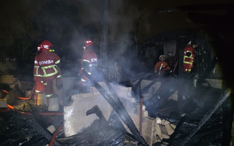 Warga emas tinggal sehelai sepinggang lepas kediaman terbakar