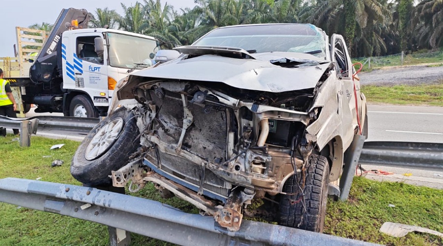 Hilux bawa pekerja ECRL terbabas di LPT