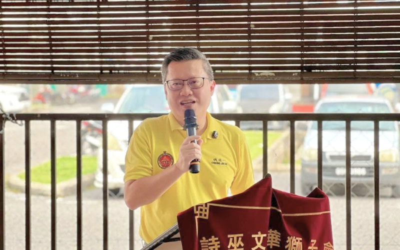 Dua pasar tumpuan awam di Sibu kini dilengkapi kemudahan AED