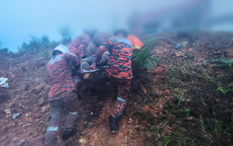 Dua lelaki cedera, lori terbabas dan terbalik di Jalan Sibu-Bintulu