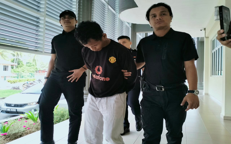 Buruh dipenjara tujuh tahun, dua sebatan angkara libas polis guna parang