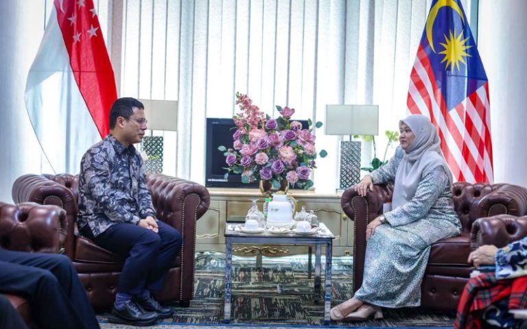 fadhlina singapura